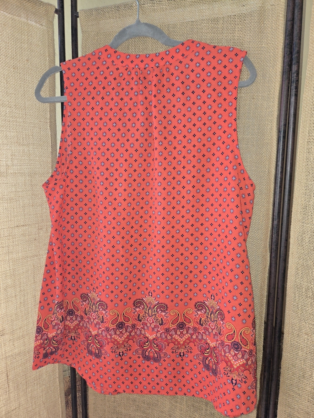 NWOT Women's Bobeau Red Sleeveless Tie V Neck Print Camisole Diamond Paisley L - Picture 11 of 11